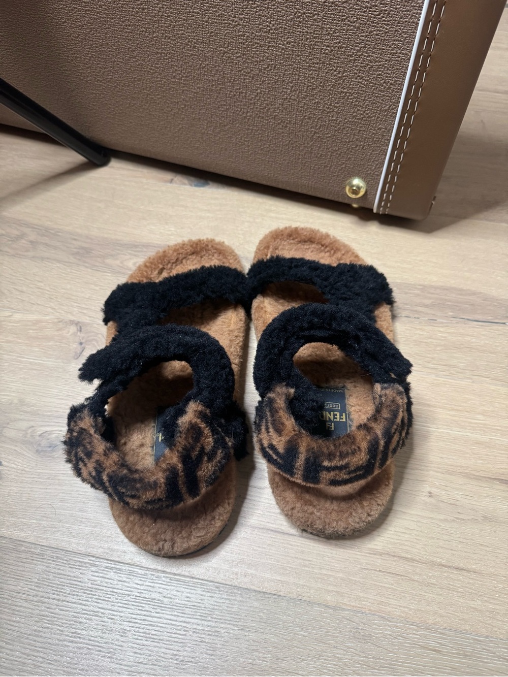 FENDI FF Shearling sandals - Picture 2 of 6